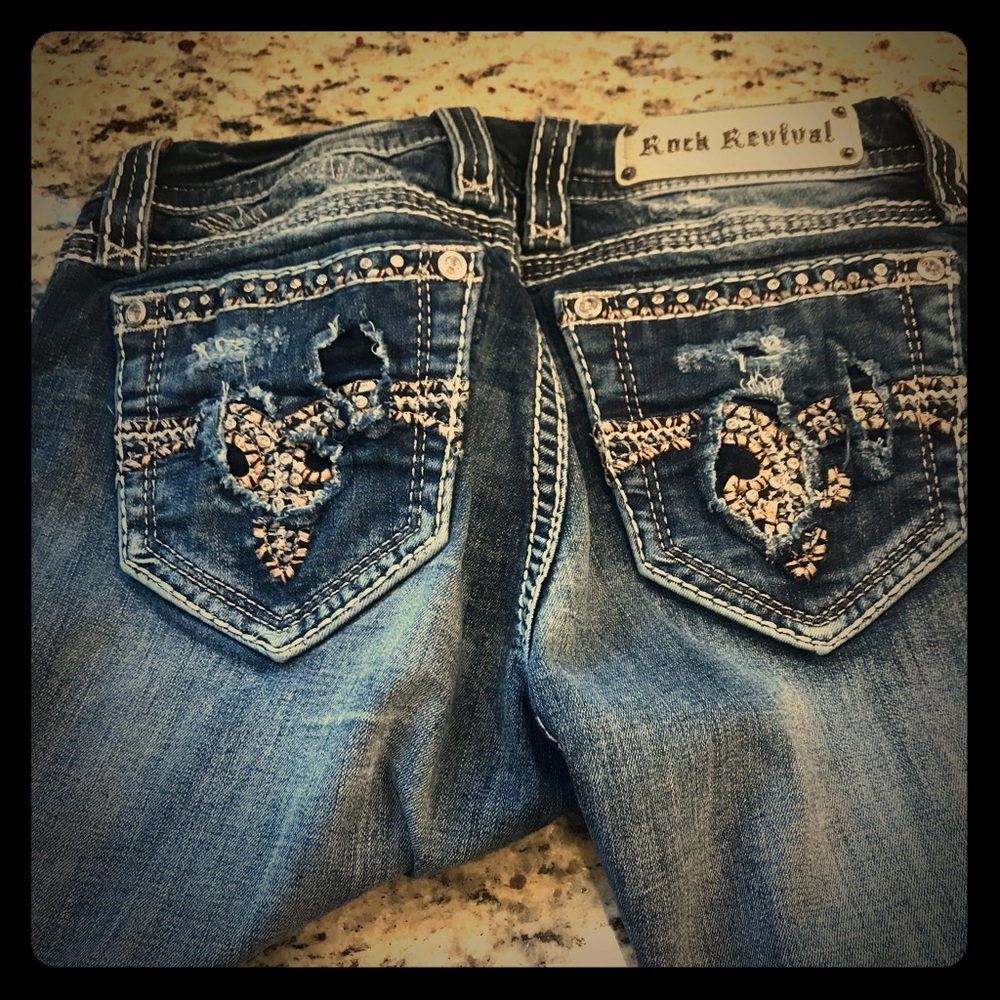 women’s size 28 Rock Revival skinny jeans.